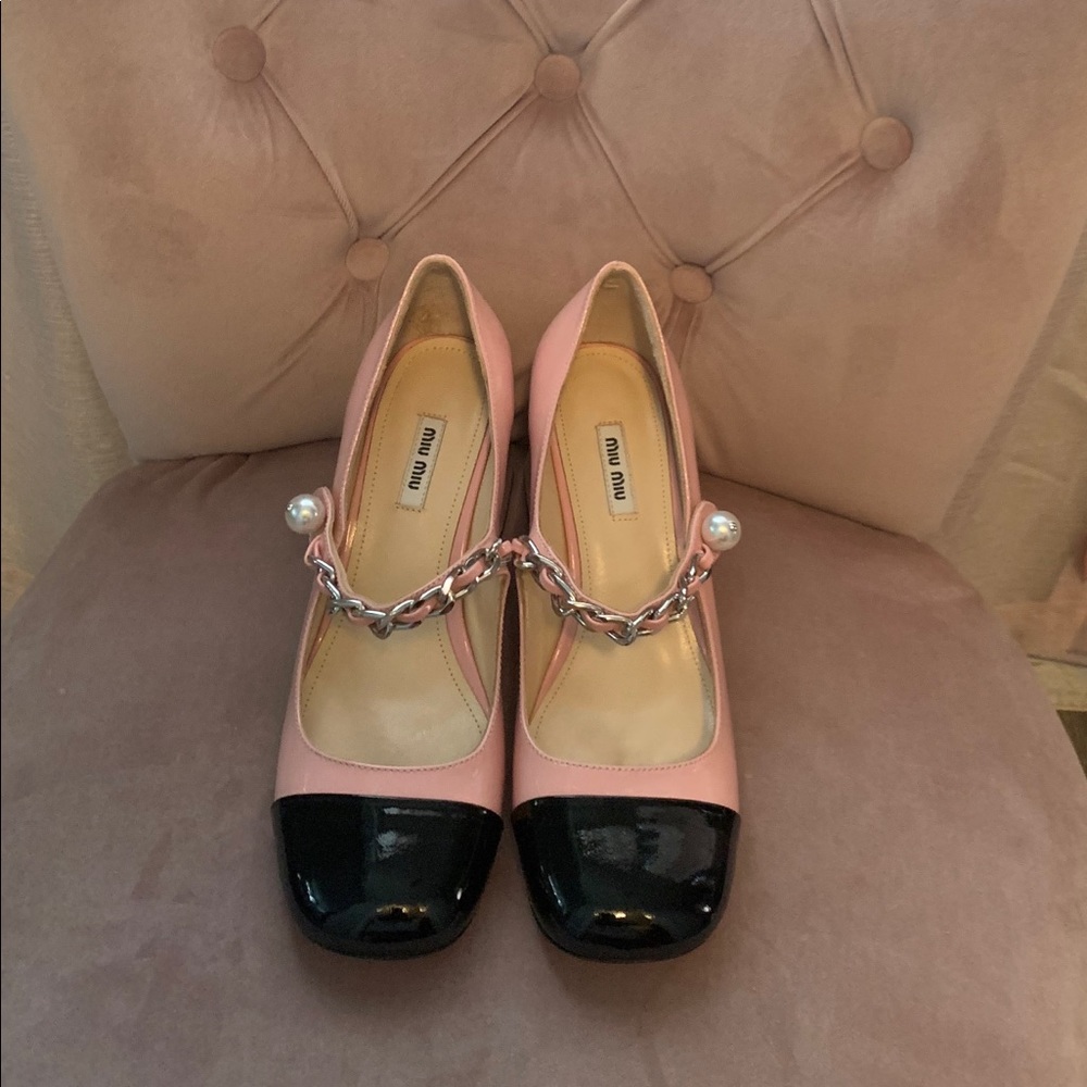 Shoe - Picture 1 of 7